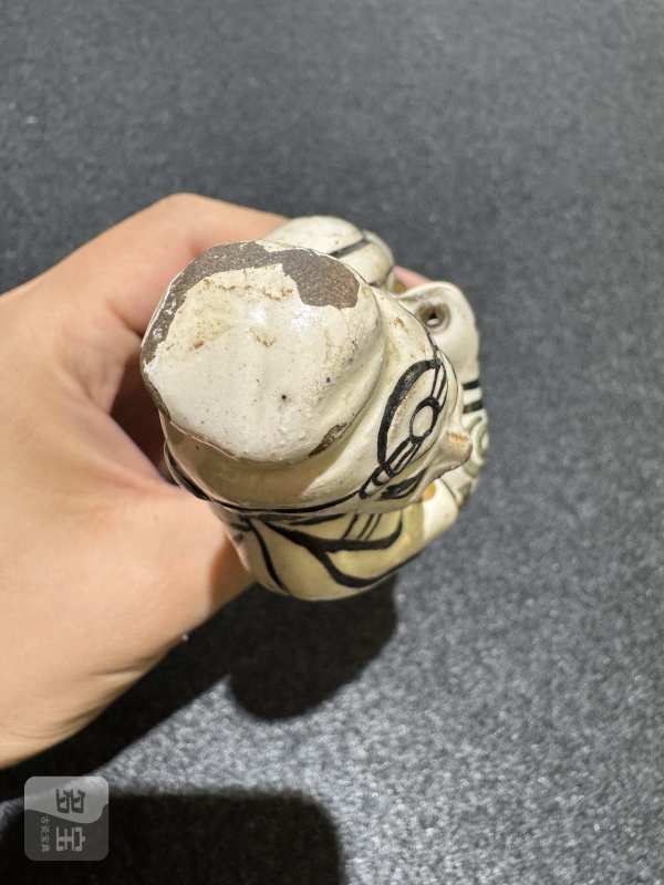 明 白釉点彩人物塑像 - 图6